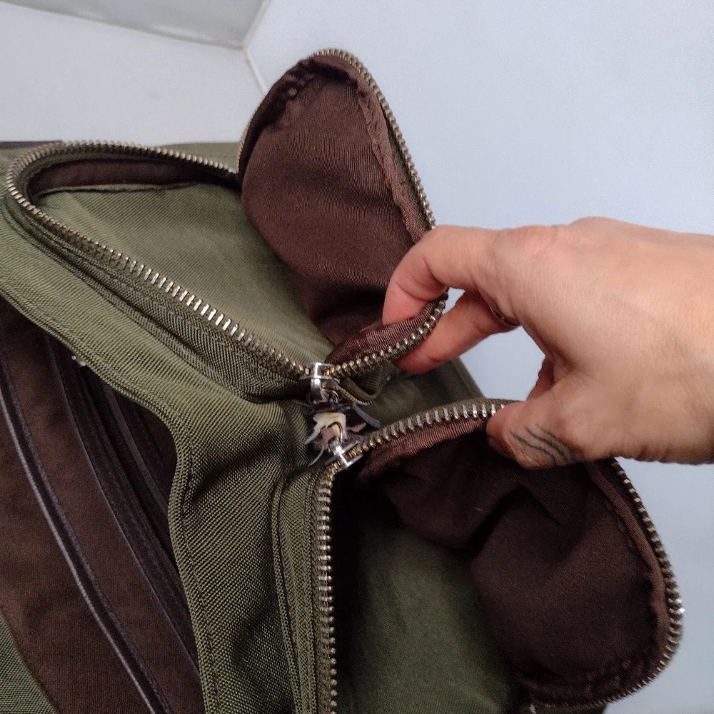 Banana Republic Olive Nylon Messenger Bag Crossbody Laptop Nylon Leather A19